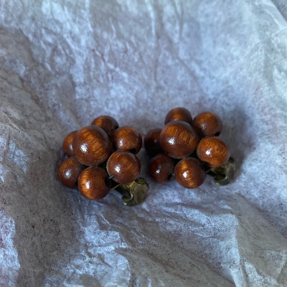 Vintage Wooden 1950’s Clip On Earrings - Picture 2 of 4